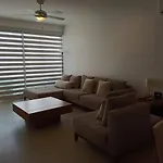 One Bedroom, Great Location Steps From The Beachh, Beautiful Roof Top View