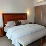 One Bedroom, Great Location Steps From The Beachh, Beautiful Roof Top View