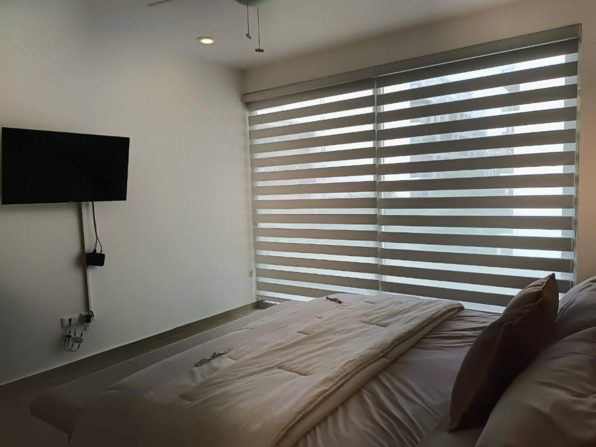 One Bedroom, Great Location Steps From The Beachh, Beautiful Roof View Apartamento Playa del Carmen
