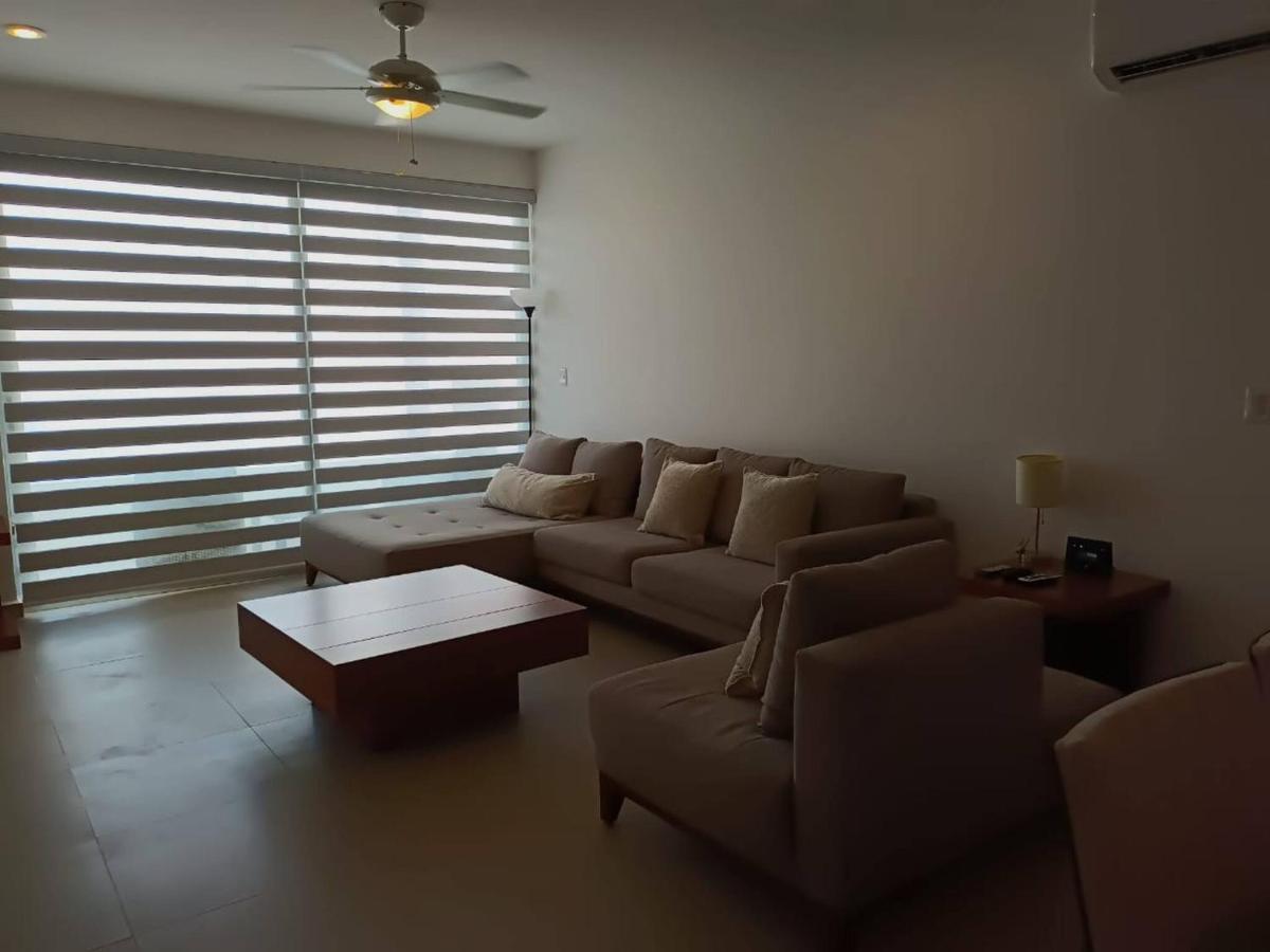 One Bedroom, Great Location Steps From The Beachh, Beautiful Roof View Playa del Carmen