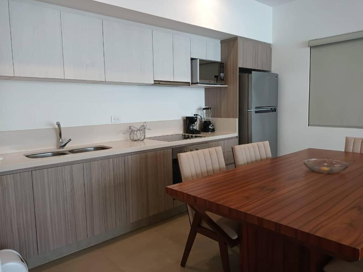 One Bedroom, Great Location Steps From The Beachh, Beautiful Roof View Apartamento Playa del Carmen