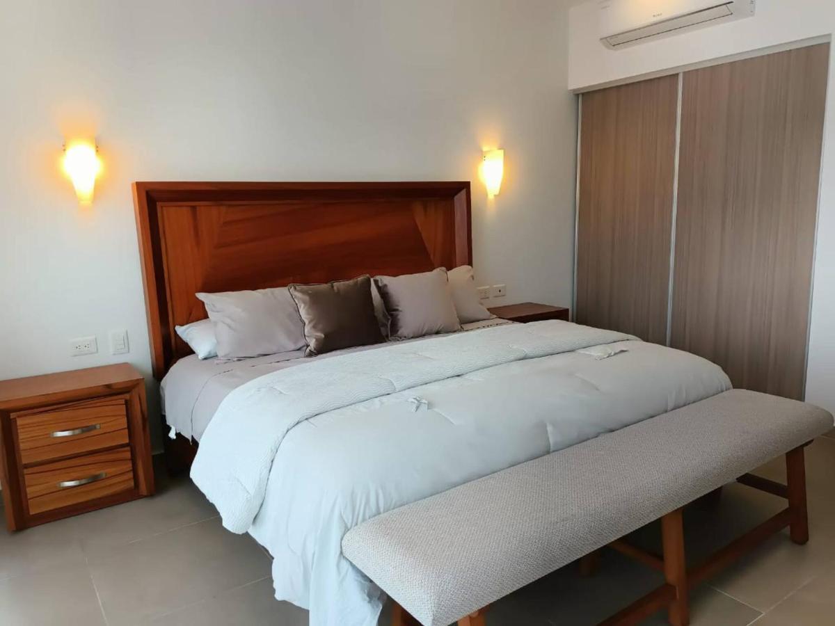 One Bedroom, Great Location Steps From The Beachh, Beautiful Roof View * Playa del Carmen